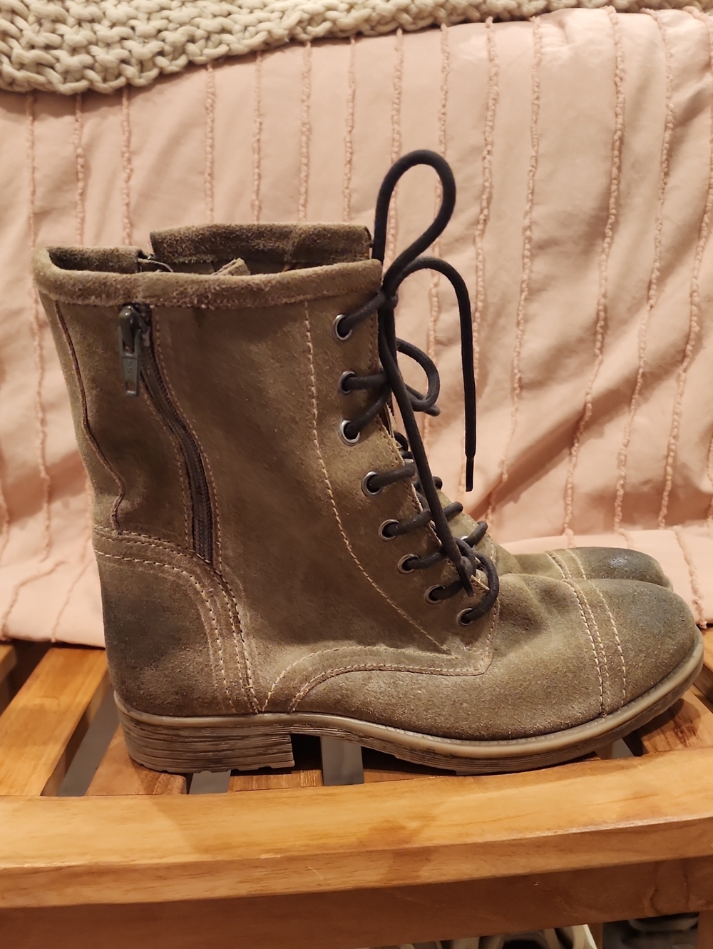 Women's Lace-Up Suede Worn/textured Ankle Boots in Olive